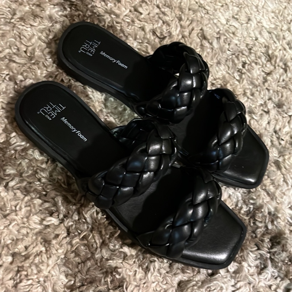Black Braided Band Sandals